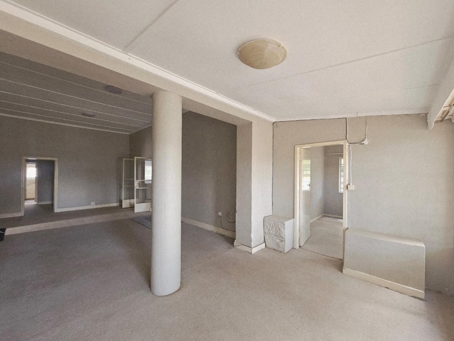 5 Bedroom Property for Sale in Ladybrand Free State